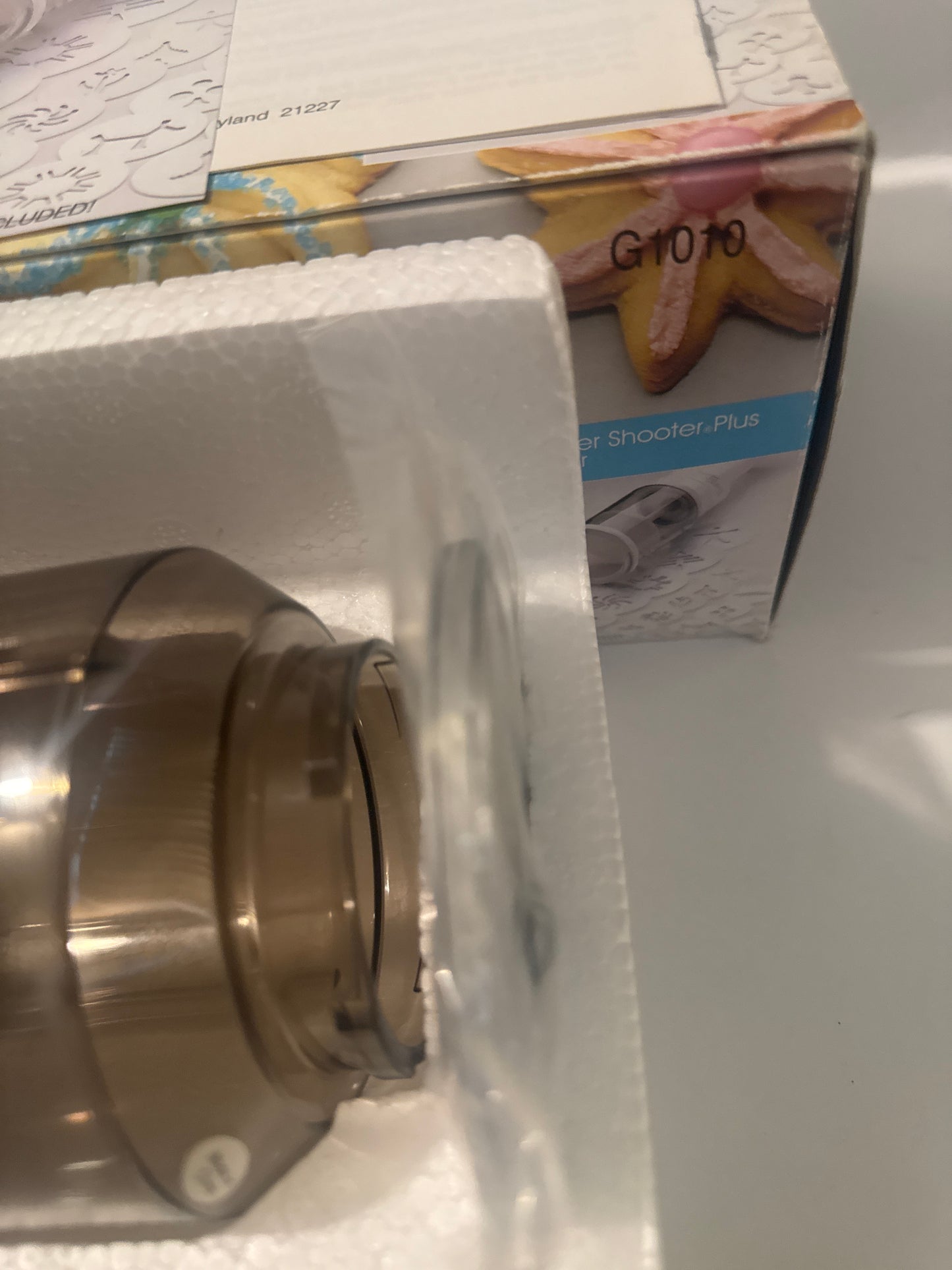 Retro cookie kit by Proctor Silex includes electric press and accessories for effortless dessert crafting.