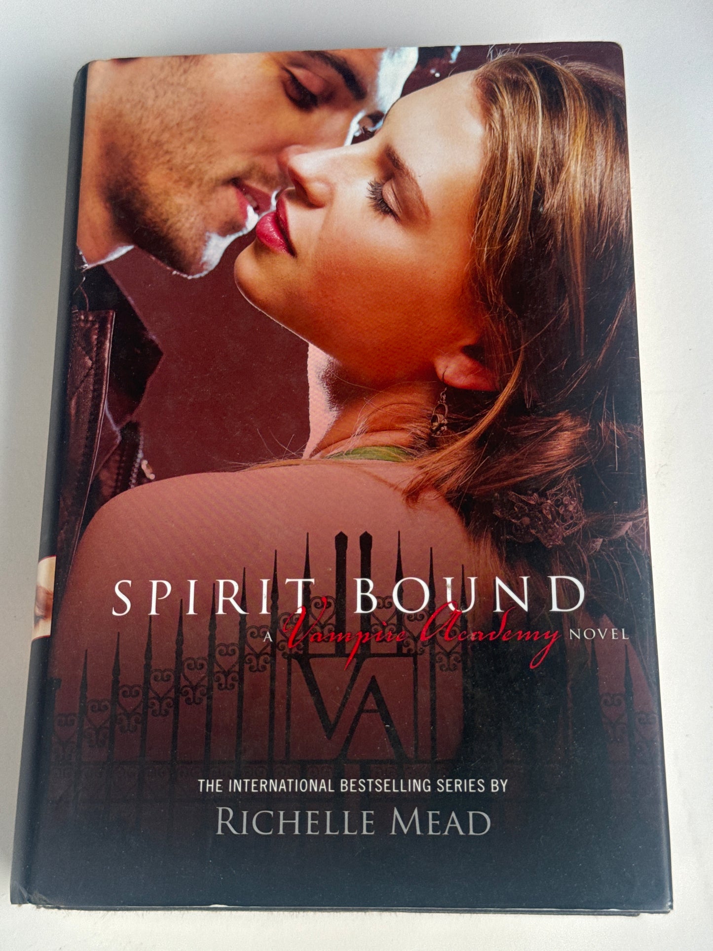 Spirit Bound - Thrilling Vampire Academy Adventure by Richelle Mead