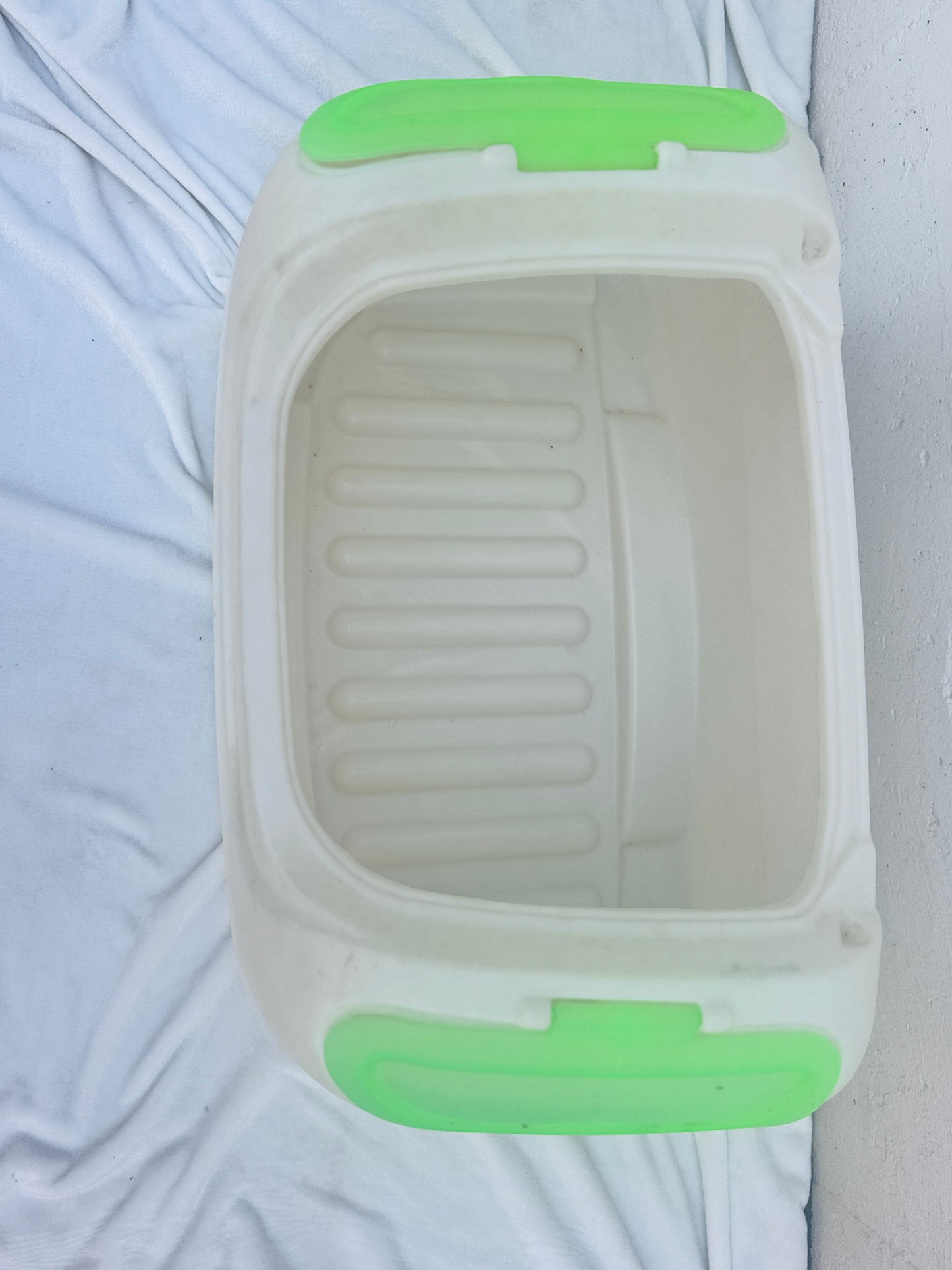 Durable Plastic Toy Box - Lightweight and Spacious Kids' Storage Solution