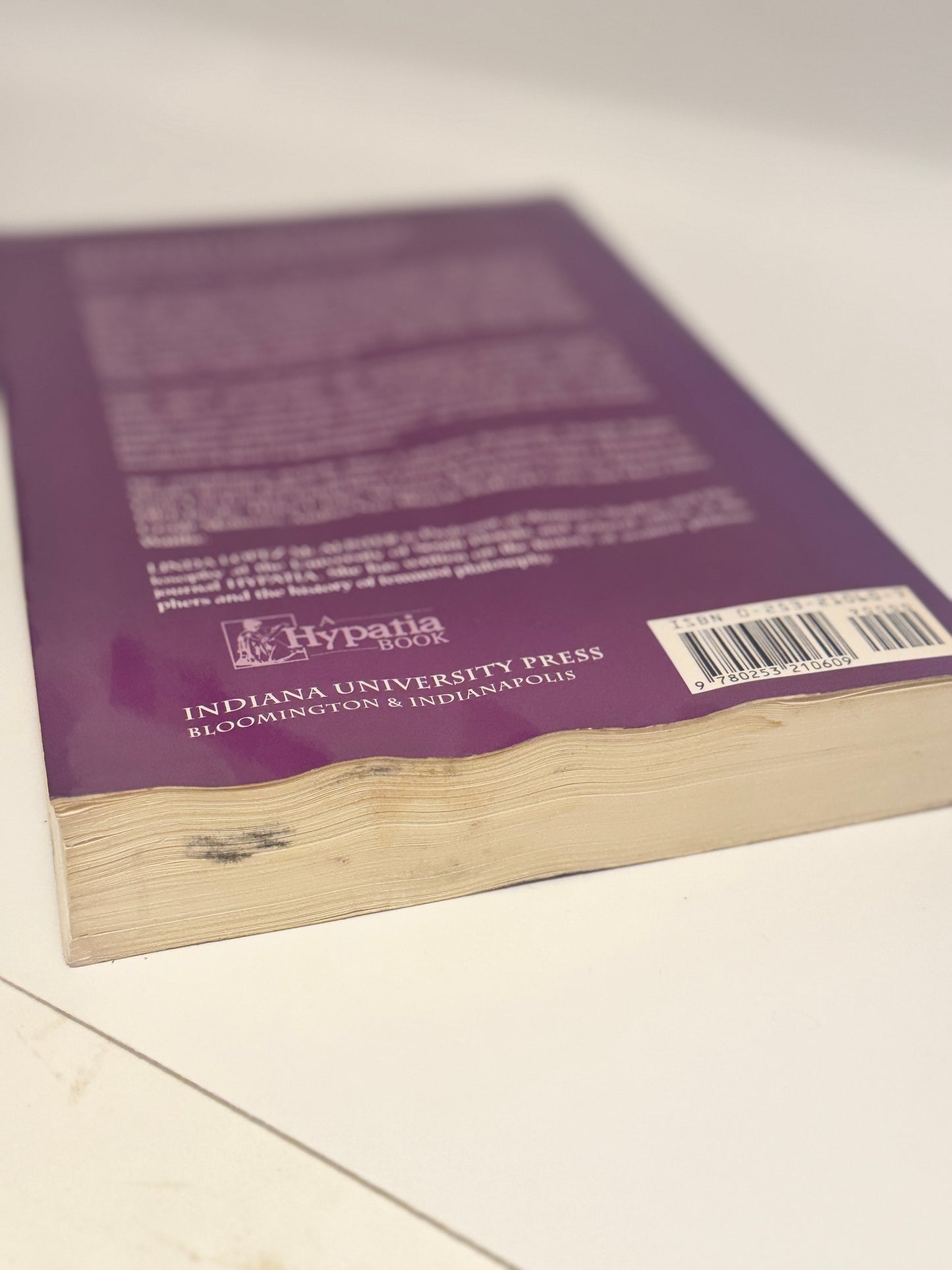 Hypatia's Daughters: Fifteen Hundred Years of Women Philosophers - Paperback