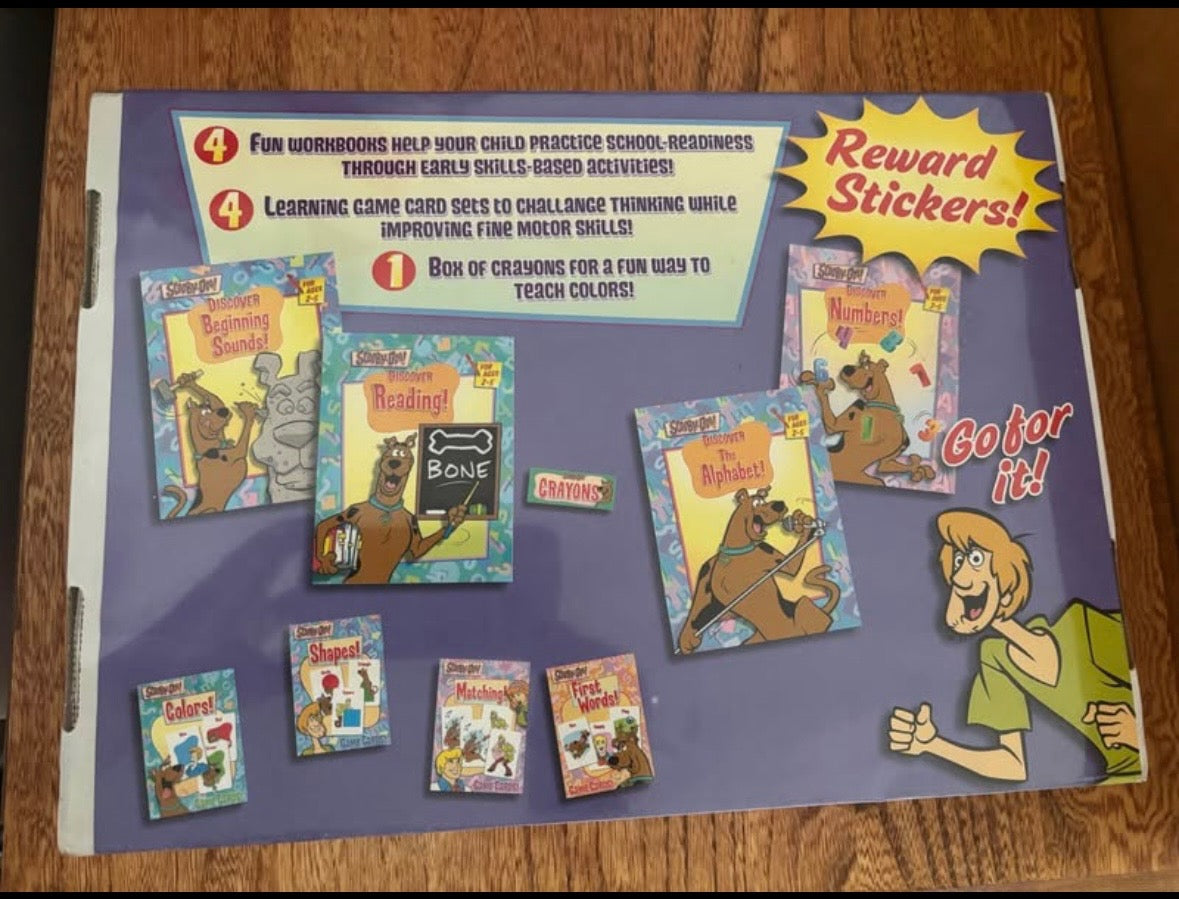 Make learning a celebration! This Scooby-Doo box set brings early childhood education to life with stickers, activities, and cartoon magic.