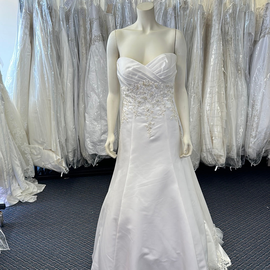 Mon Cheri Bridal: Elegance & Style for Every Bride