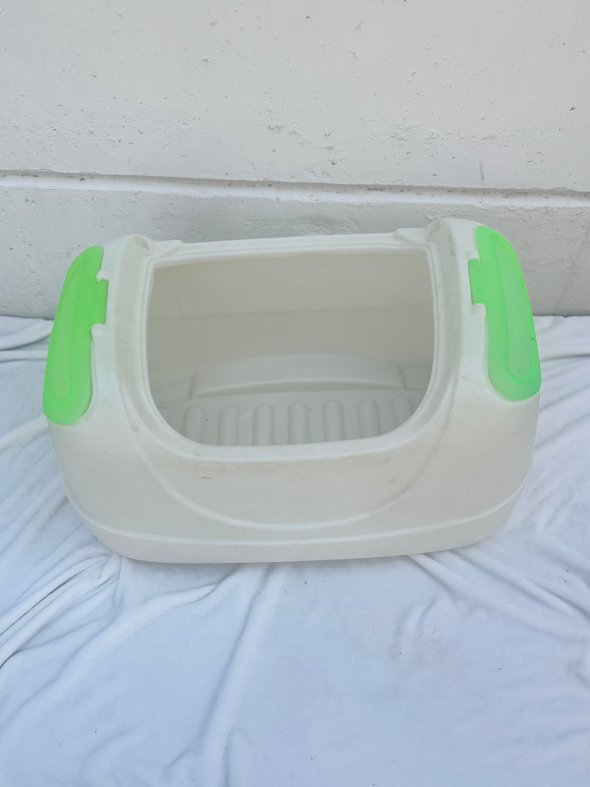 Durable Plastic Toy Box - Lightweight and Spacious Kids' Storage Solution