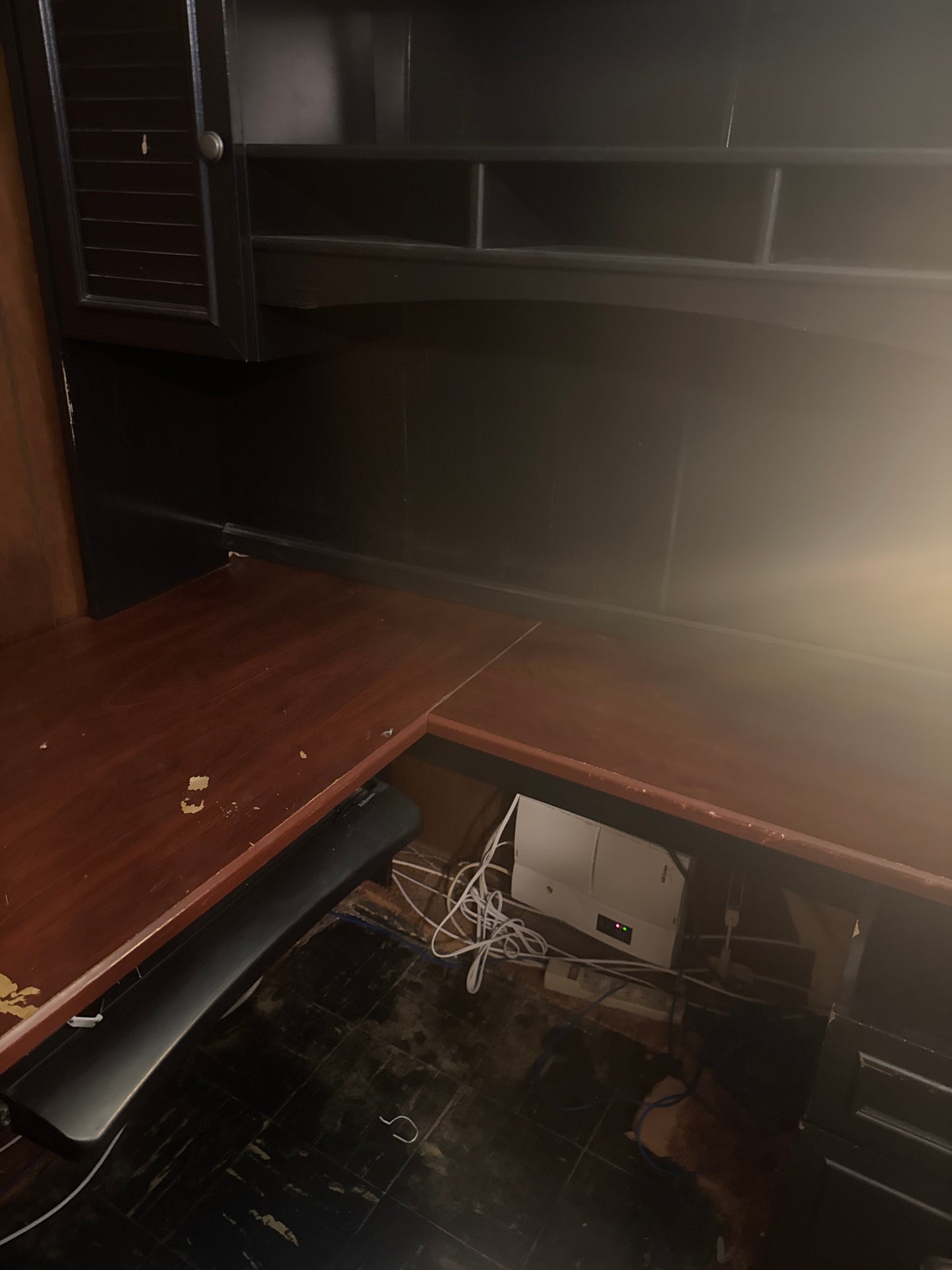 Executive L‑Shaped Desk with Hutch & Storage Drawers — $600