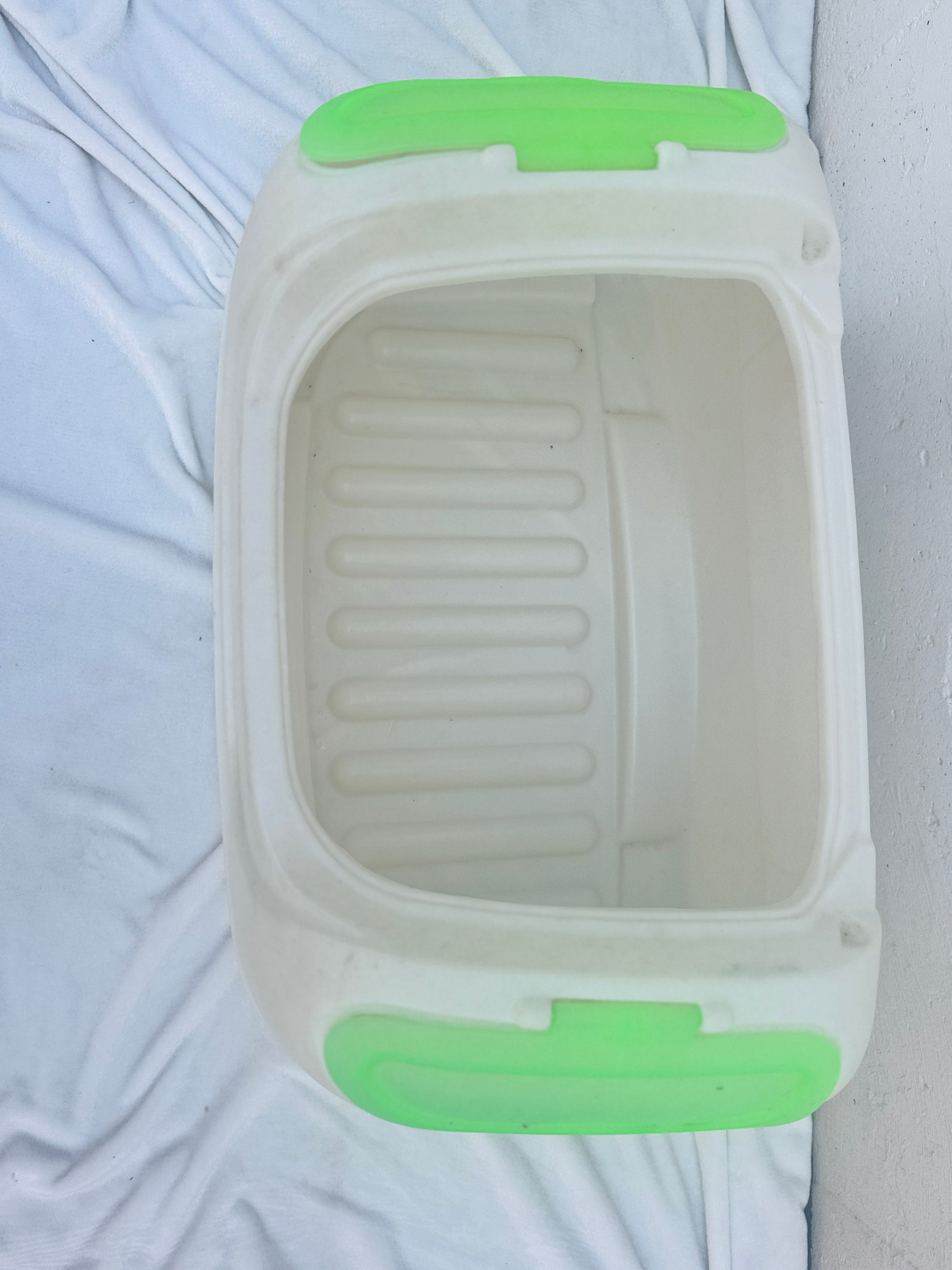 Durable Plastic Toy Box - Lightweight and Spacious Kids' Storage Solution