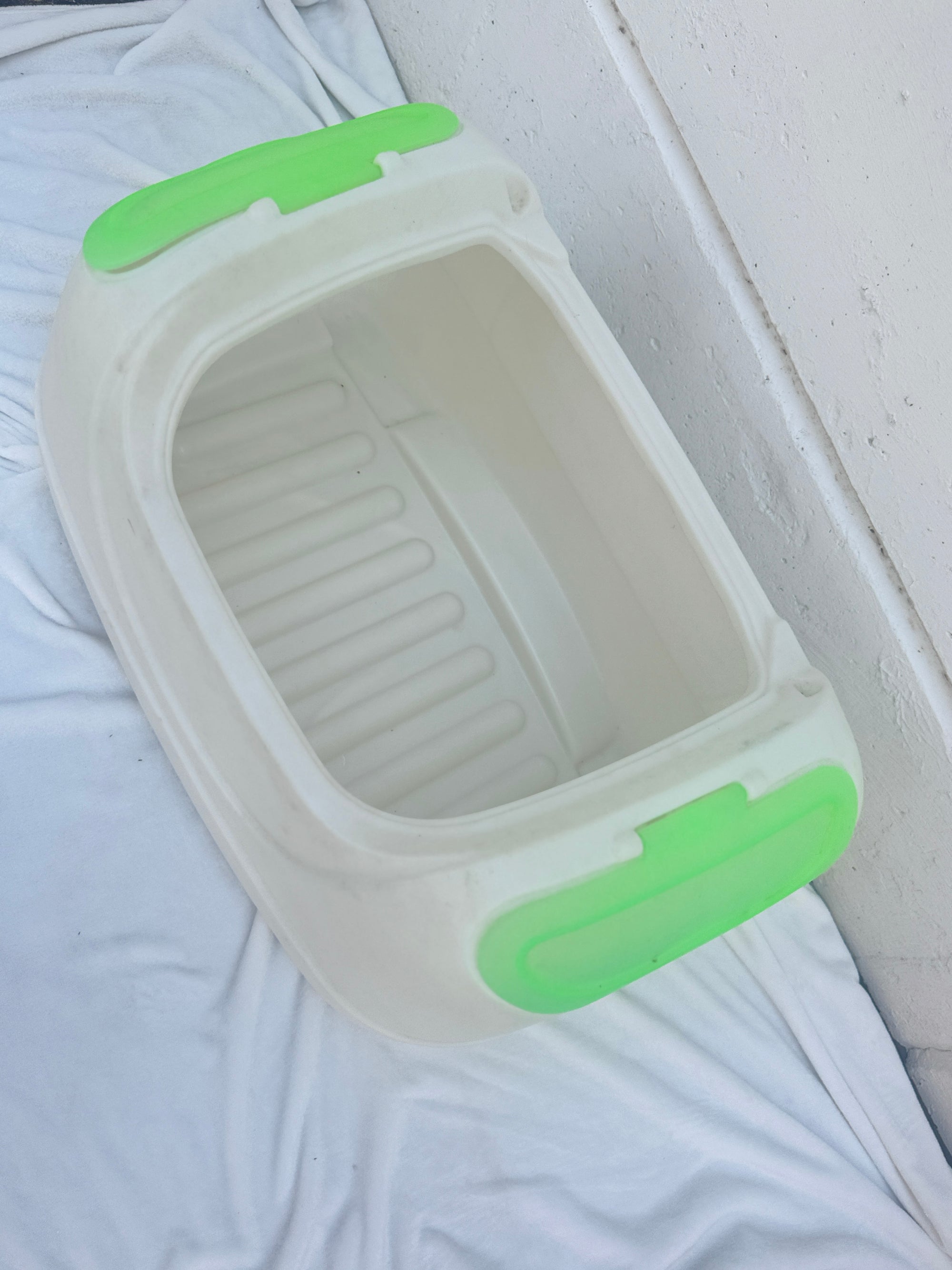 Durable Plastic Toy Box - Lightweight and Spacious Kids' Storage Solution