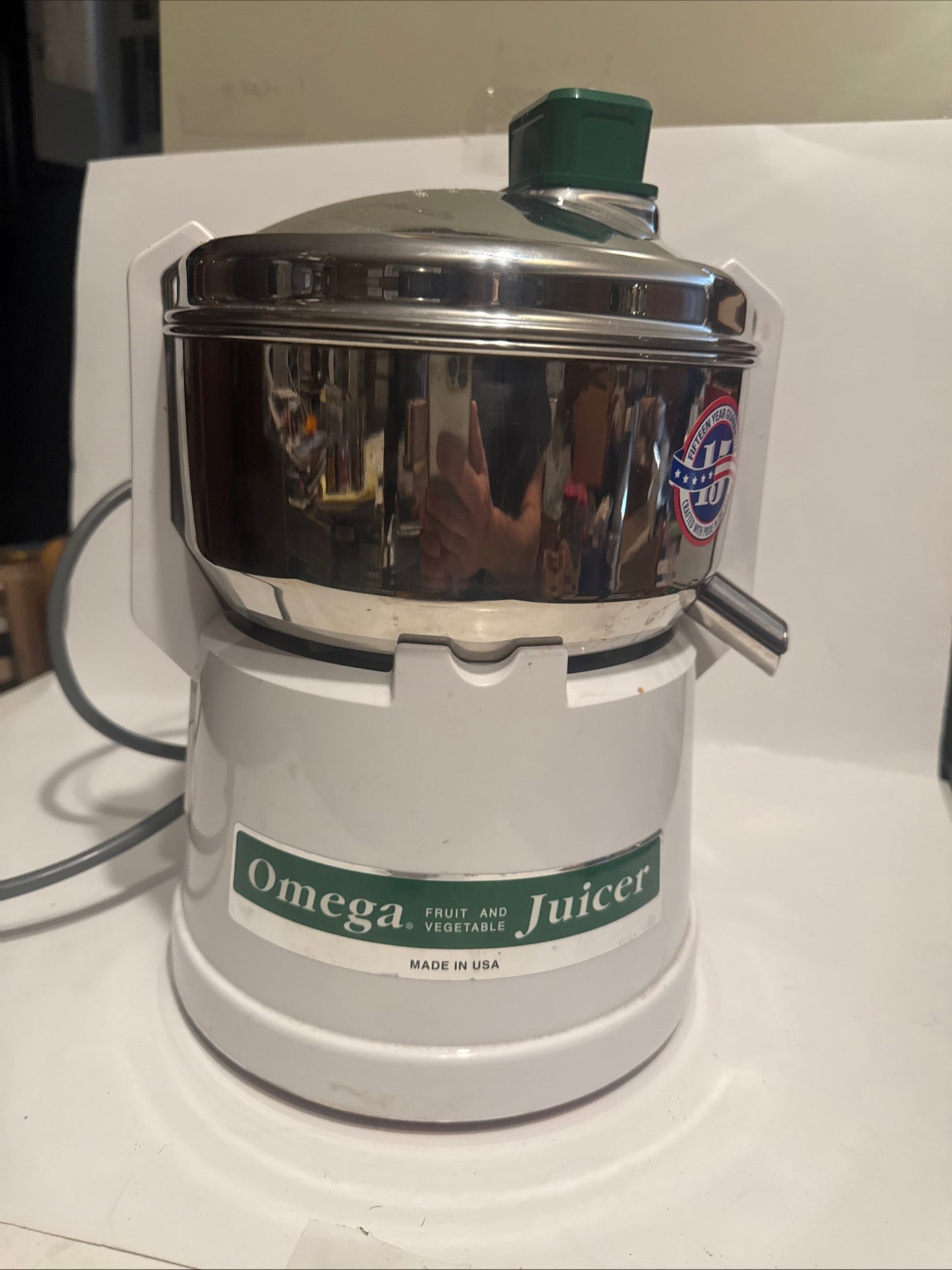 Omega Juicer Model 9000 Centrifugal Fruit & Vegetable Juicer - Good Condition!