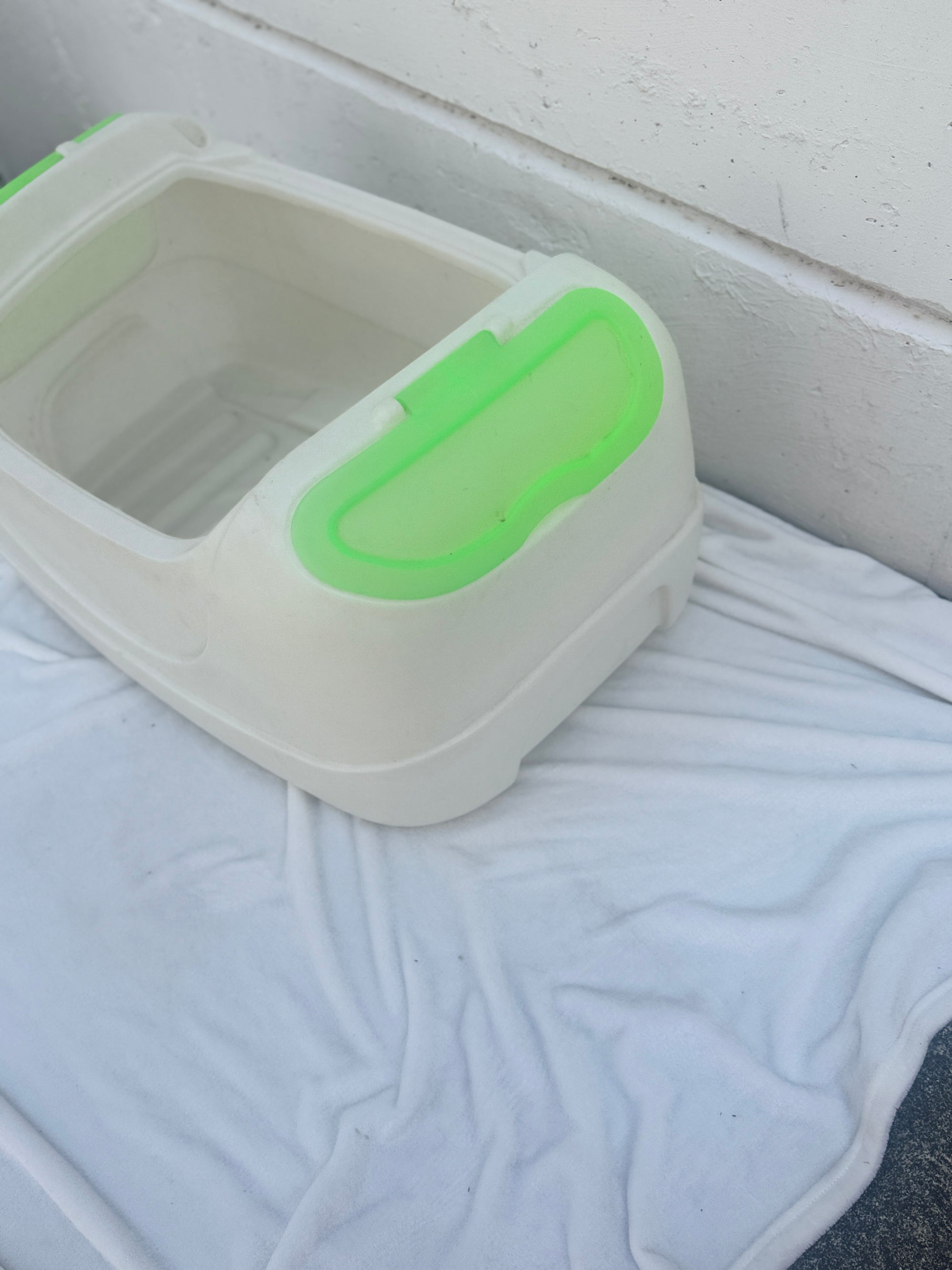 Durable Plastic Toy Box - Lightweight and Spacious Kids' Storage Solution