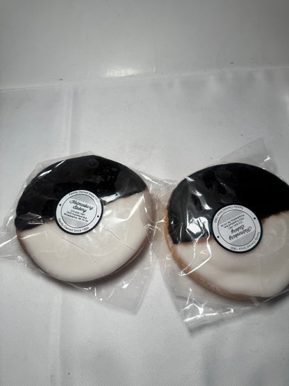 Vanilla Black & White Cookie 2-Pack – Fresh & Sealed