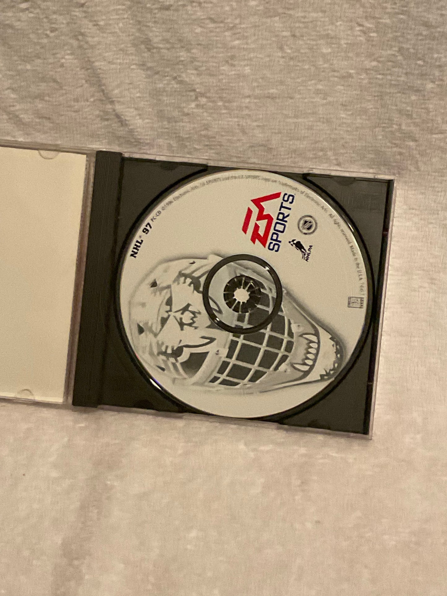 Vintage NHL 97 Hockey Game