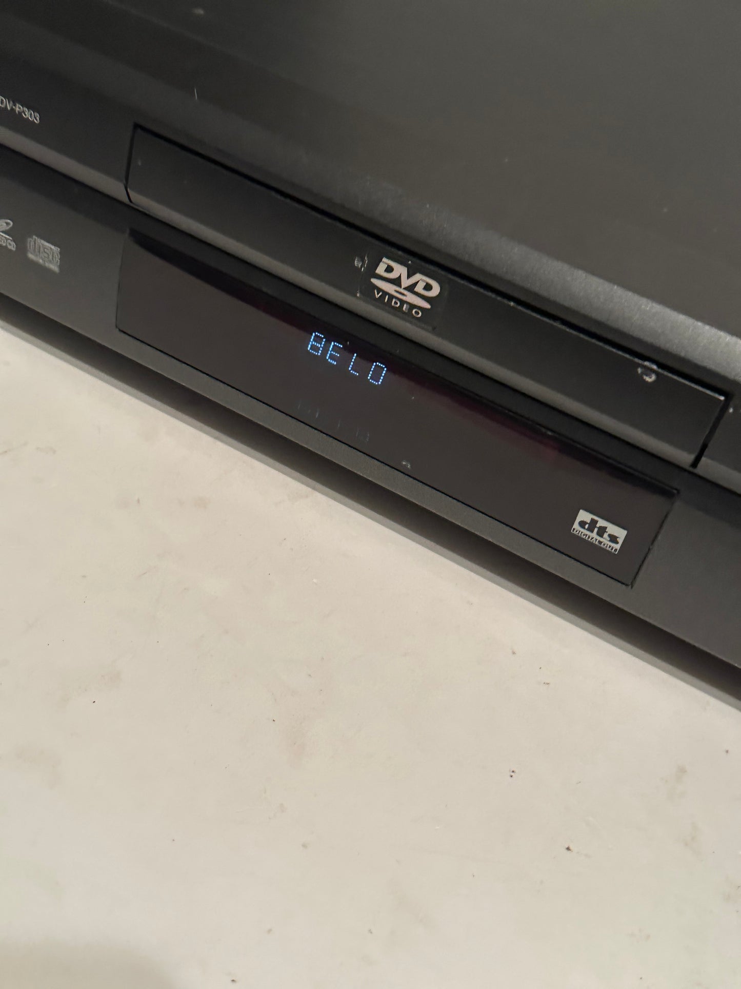 Hitachi DV-P303 DVD/CD Video Player