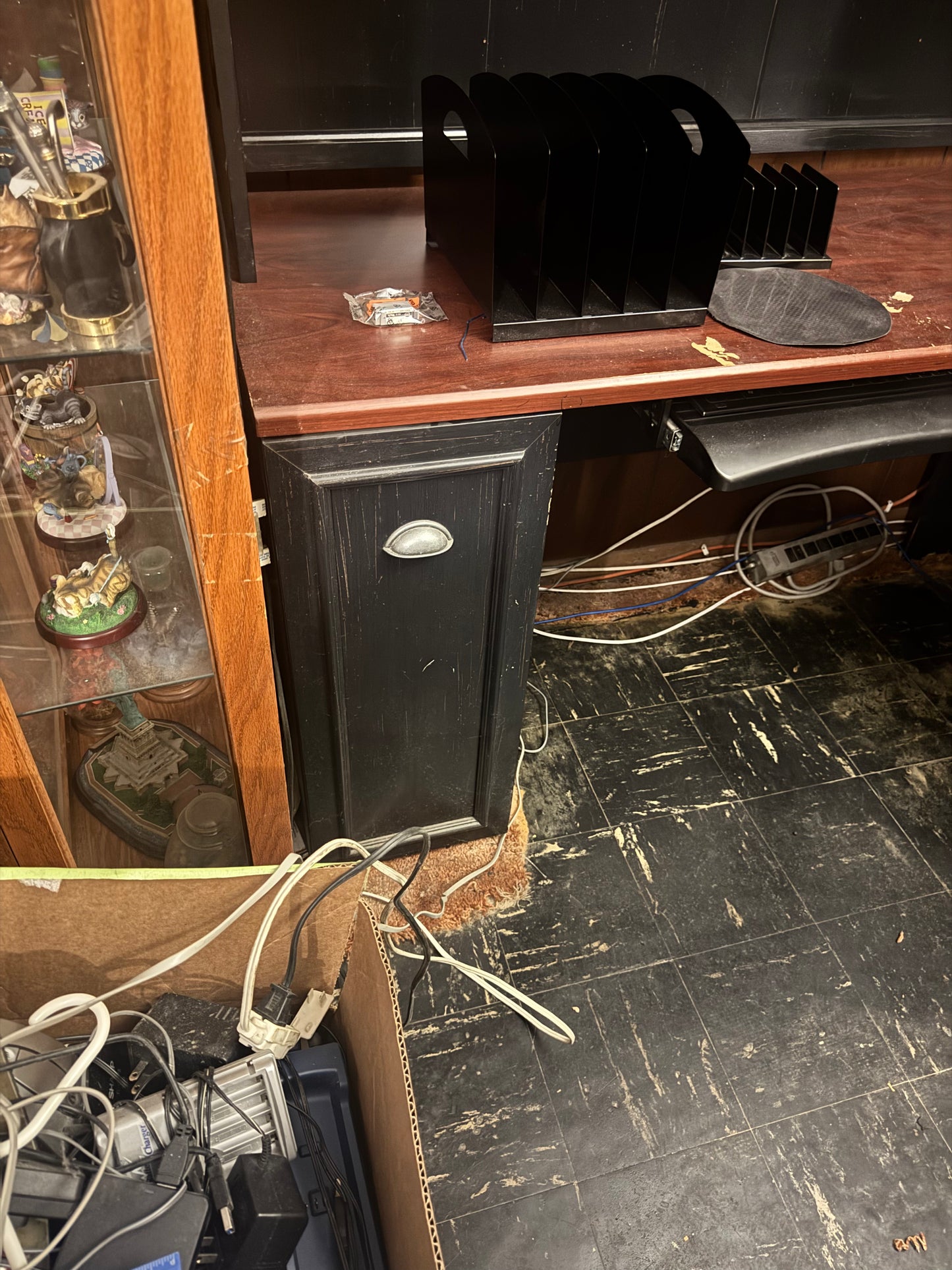 Executive L-Shaped Desk with Hutch & Storage Drawers