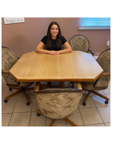 Solid Wood Vintage Kitchen Table Set with 4 Padded Armchairs – Philadelphia Pickup – $150