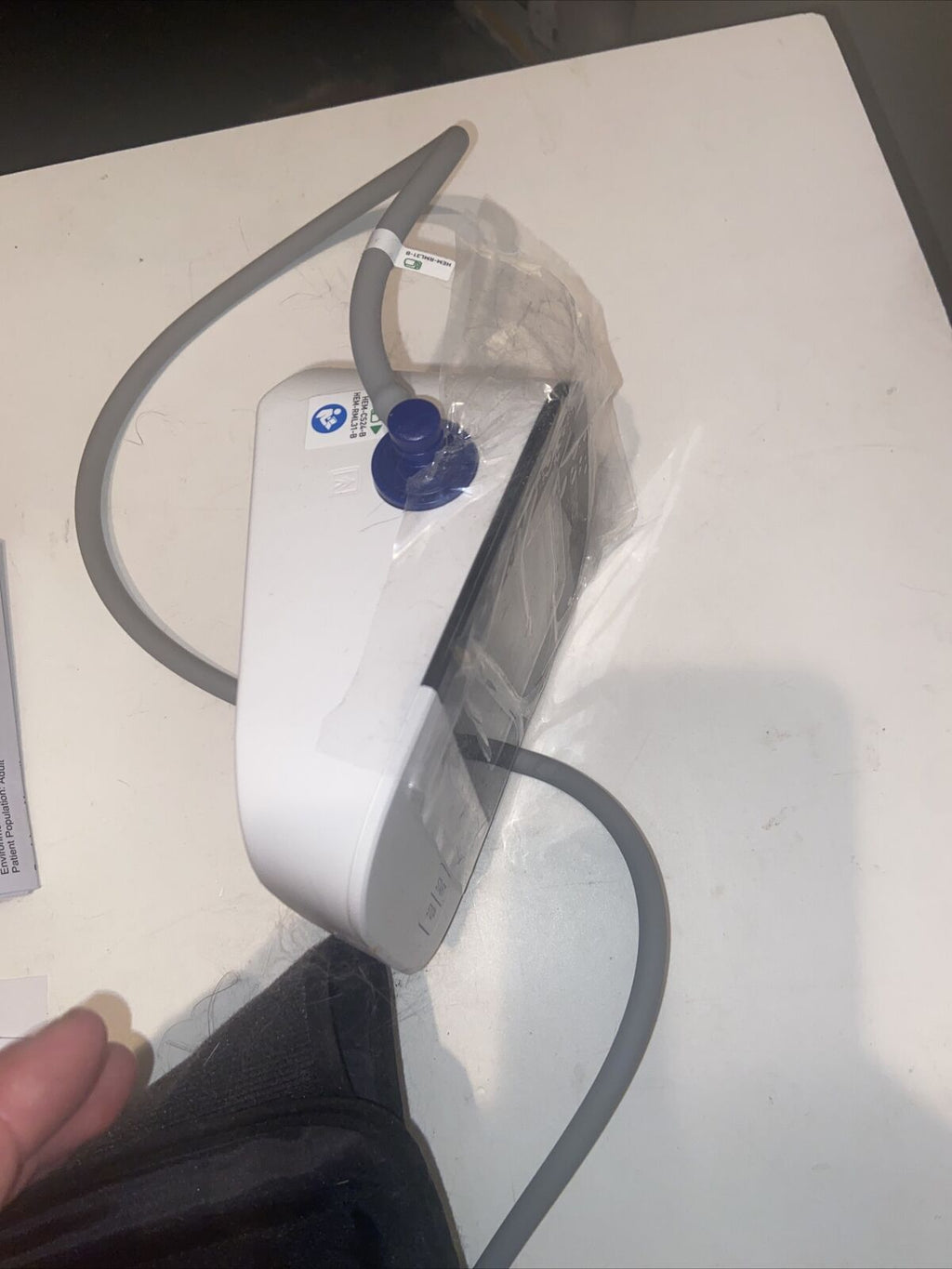 Upper Arm Blood Pressure Monitor Omron 5 Series BP7250 Wireless Bluetooth White