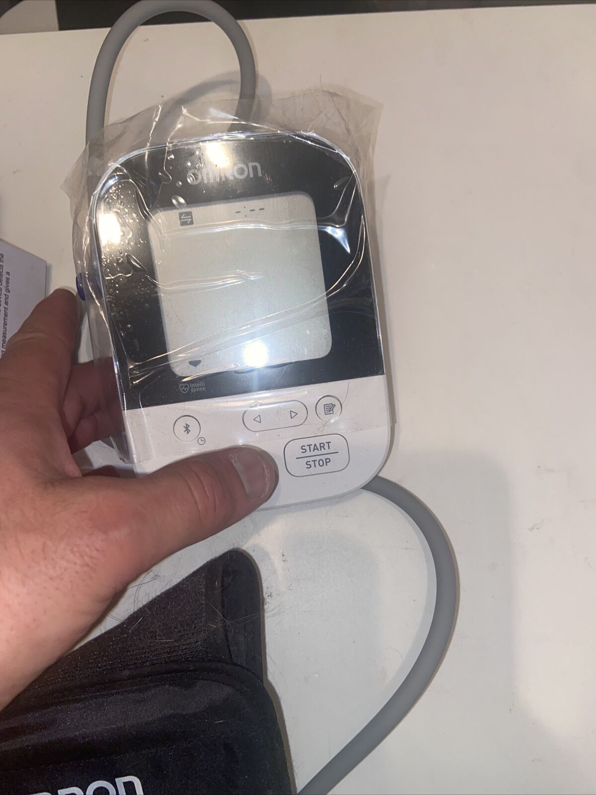 Upper Arm Blood Pressure Monitor Omron 5 Series BP7250 Wireless Bluetooth White