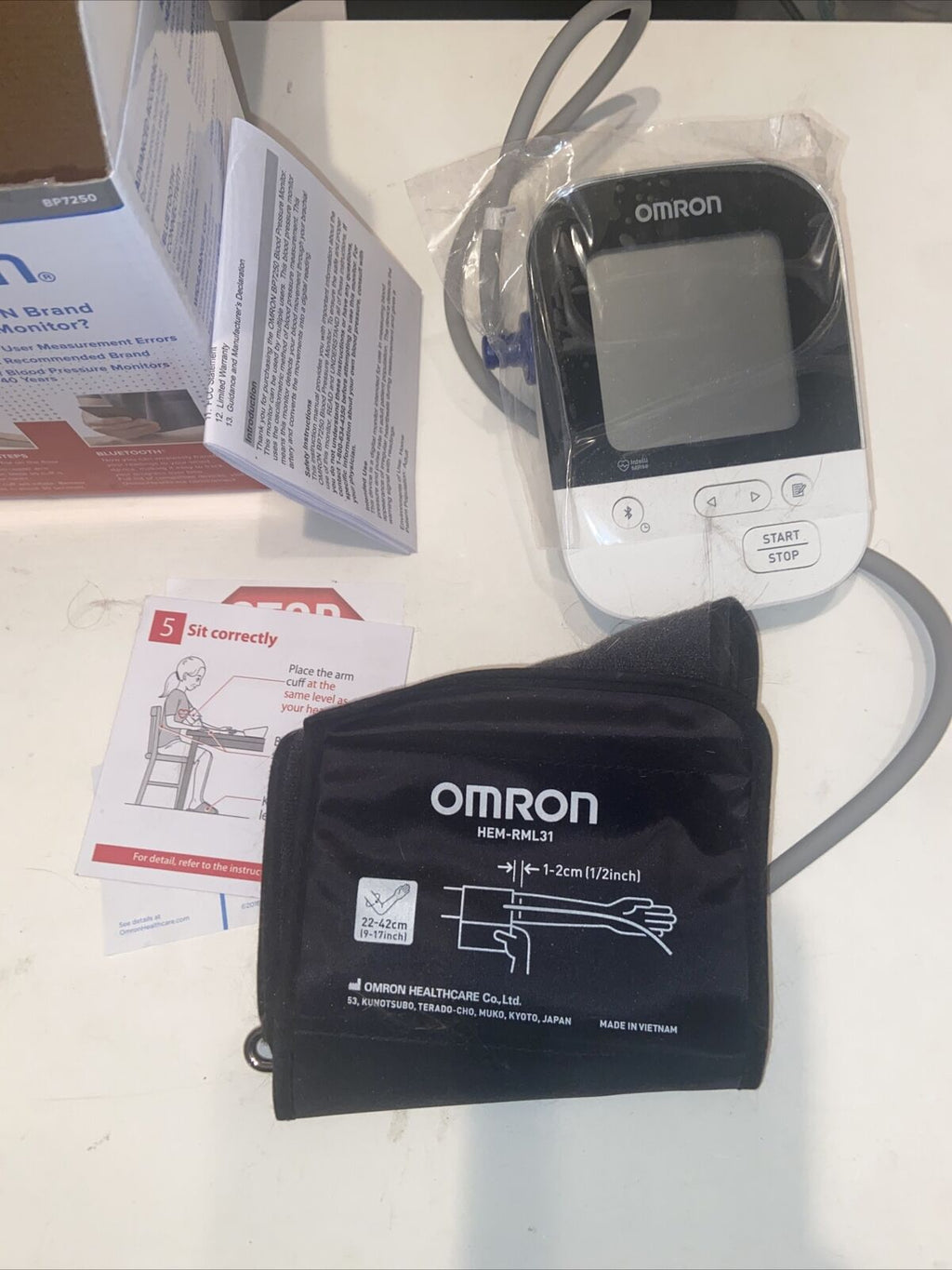 Upper Arm Blood Pressure Monitor Omron 5 Series BP7250 Wireless Bluetooth White