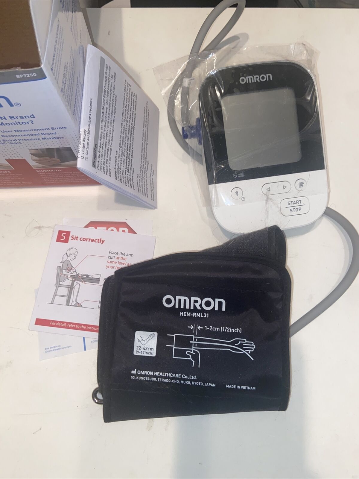 Upper Arm Blood Pressure Monitor Omron 5 Series BP7250 Wireless Bluetooth White