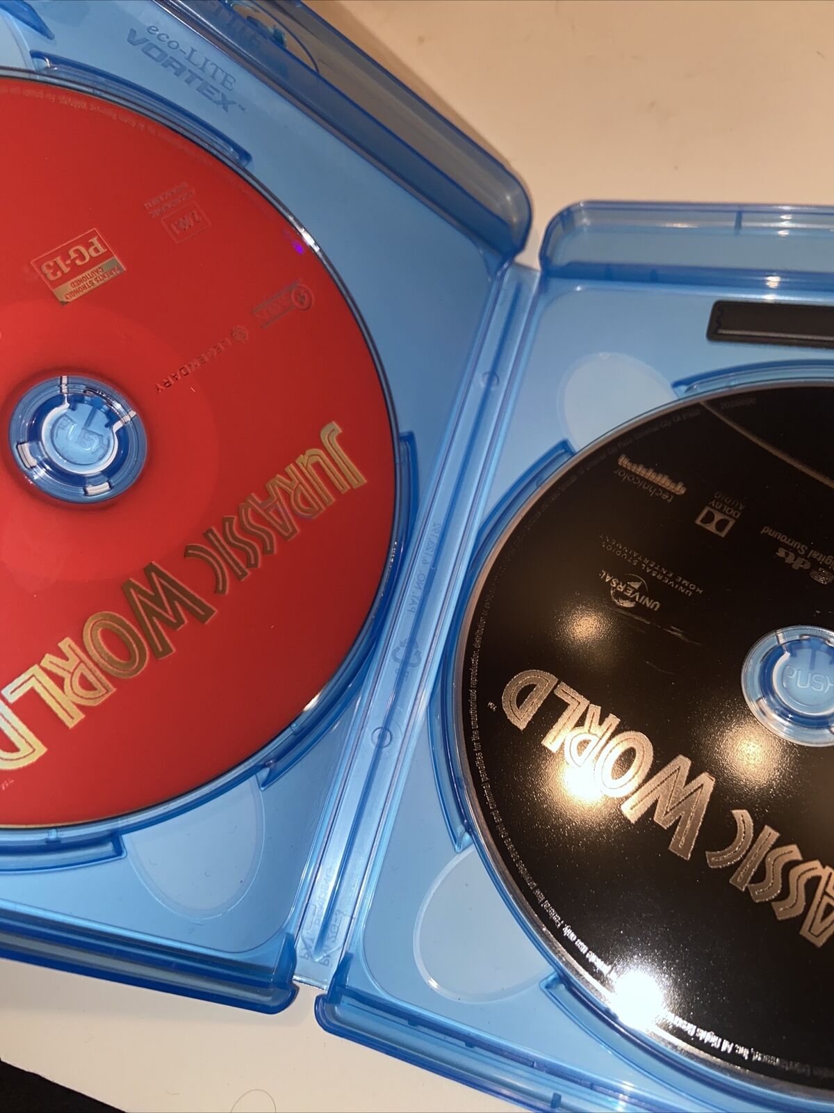 Jurassic World (Blu-ray/DVD, 2015, 2-Disc Set, Includes Digital Copy)
