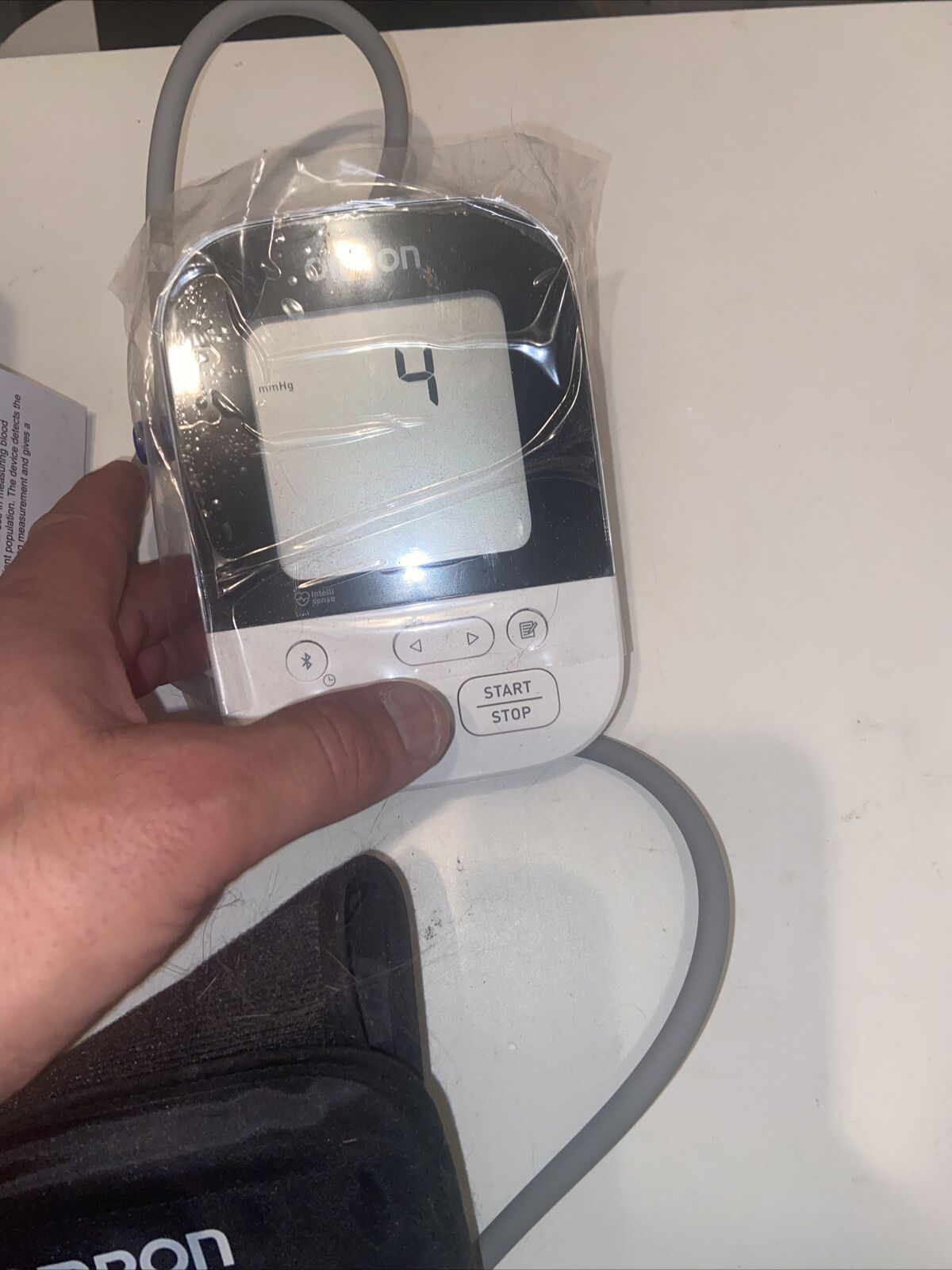 Upper Arm Blood Pressure Monitor Omron 5 Series BP7250 Wireless Bluetooth White